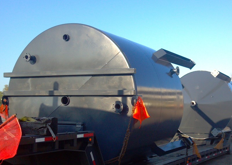 Legged Batch Tank with Mixer Bridge